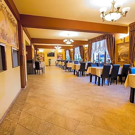 Max International & Hotel