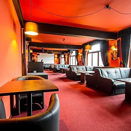 Max International & Hotel Braşov